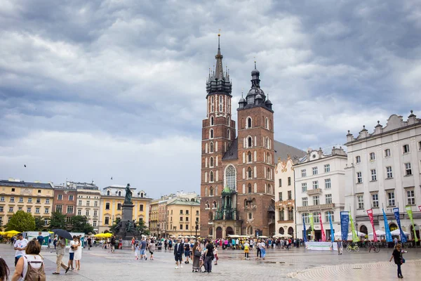 10 7 月 2017年-克拉科夫，波兰-旧城中心，克拉科夫市场广场，历史中心、 古建筑的城市. — 图库照片