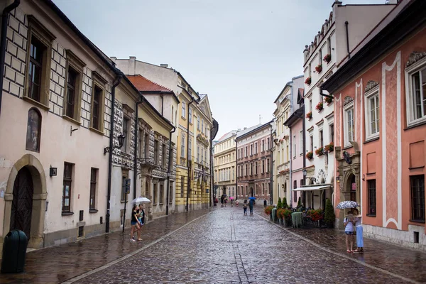 10 juillet 2017-Cracovie, Pologne - Vieux centre-ville, Place du marché de Cracovie, centre historique, une ville à l'architecture ancienne . — Photo