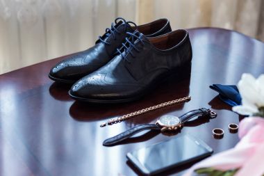 papyon, Ayakkabı, Alyans, telefon, saat, gelin buketi,