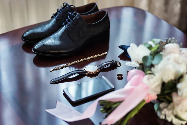 papyon, Ayakkabı, Alyans, telefon, saat, gelin buketi, damat sabah, işadamı, düğün, erkek moda, erkek aksesuarlar