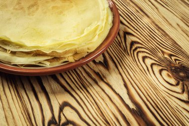 Yığın krep, bir sade krep, Kahvaltı, aperatifler. Day.Stack kefir (ayran) krep, yüksek yığın krep krep. Kahvaltı bütün aile için. Kopya alanı ile. Sığ Dof