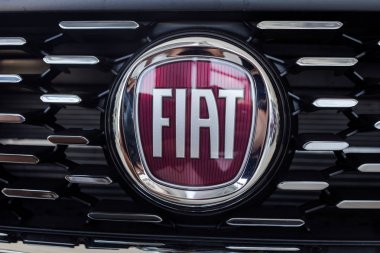 Vinnitsa, Ukrayna - Fiat, Fiat logo, Fiat konsept otomobil, Fiat 500 marka logosu 01 Ağustos, 2017 - in