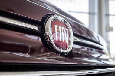 Vinnitsa, Ukrayna - Fiat, Fiat logo, Fiat konsept otomobil, Fiat 500 marka logosu 01 Ağustos, 2017 - in