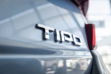 Vinnitsa, Ukrayna - Fiat, Fiat logo, Fiat konsept otomobil, Fiat Tipo marka logosu 01 Ağustos, 2017 - in