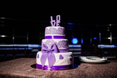 Düğün pastası, Festival çok katlı pasta, pasta beyaz tonda, Avrupa Amerika düğün düğün