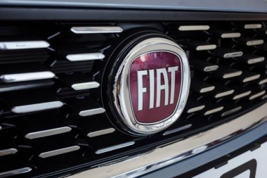 Vinnitsa, Ukrayna - Fiat, Fiat logo, Fiat konsept otomobil, Fiat 500 marka logosu 01 Ağustos, 2017 - in