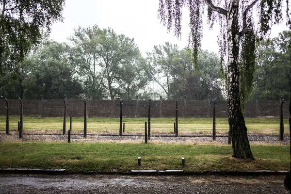 Auschwitz, Lengyelország - július 11-én, 2017.Part az Auschwitzi koncentrációs tábor, laktanya, a koncentrációs tábor, Auschwitz (Lengyelország). Múzeum Auschwitz - Birkenau. — Stock Fotó