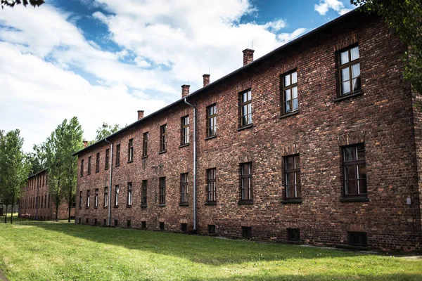 Auschwitz, Lengyelország - július 11-én, 2017.Part, az Auschwitzi koncentrációs tábor Múzeum Birkenau. — Stock Fotó