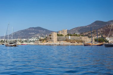 Bodrum, Türkiye - 14 Eylül 2017. Bodrum Kalesi ve Marina görünümü