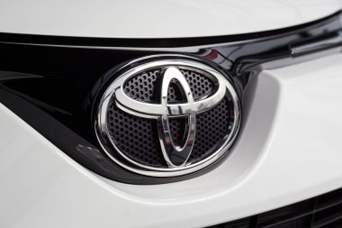 Vinnitsa, Ukrayna - 10 Ocak 2018. Toyota Rav 4 konsept otomobil - logo