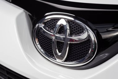 Vinnitsa, Ukrayna - 10 Ocak 2018. Toyota Rav 4 konsept otomobil - logo