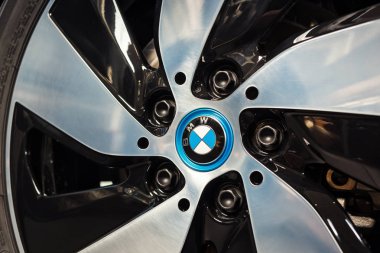 20 Ocak, 2018 - Vinnitsa, Ukrayna. BMW i3 elektrikli araç modeli sunum showroom - tekerlekler