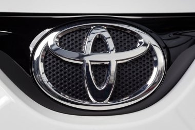 Vinnitsa, Ukrayna - 10 Ocak 2018. Toyota Rav 4 konsept otomobil - logo
