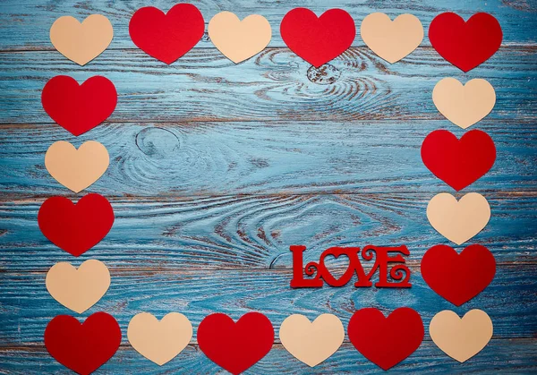Dia dos namorados fundo decorado com corações vermelhos / espaço de cópia — Fotografia de Stock