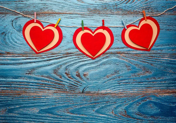 День Святого Валентина фон прикрашений червоними серцями і простором для листівок/копій — стокове фото