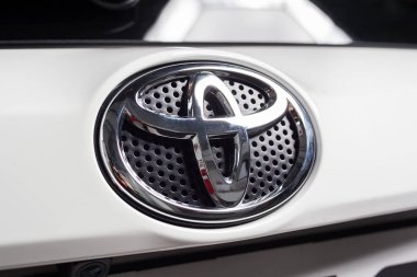Vinnitsa, Ukrayna - 10 Ocak 2018. Toyota Rav 4 konsept otomobil - logo