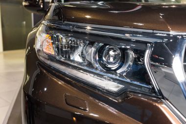 Vinnitsa, Ukrayna - 10 Ocak 2018. Toyota Land Cruise Prado konsept otomobil - Far