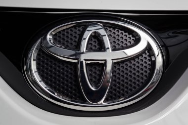 Vinnitsa, Ukrayna - 10 Ocak 2018. Toyota Rav 4 konsept otomobil - logo