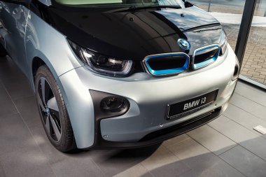 20 Ocak, 2018 - Vinnitsa, Ukrayna. BMW i3 elektrikli araç modeli sunum showroom - ön yüzü