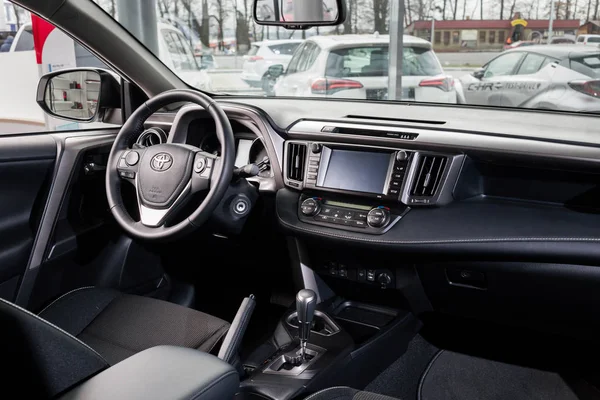 Vinnitsa, Ucrânia - 10 de janeiro de 2018. Carro conceito Toyota RAV 4 - interior interior — Fotografia de Stock