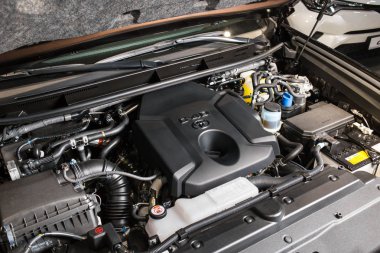 Vinnitsa, Ukrayna - 10 Ocak 2018. Toyota Land Cruise Prado konsept otomobil - başlık altında