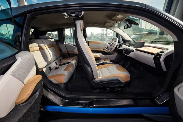 20 janvier 2018 - Vinnitsa, Ukraine. Présentation du modèle de véhicule électrique BMW i3 en salle d'exposition - intérieur intérieur — Photo