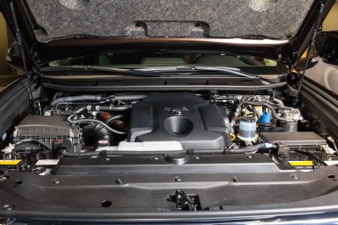 Vinnitsa, Ukrayna - 10 Ocak 2018. Toyota Land Cruise Prado konsept otomobil - başlık altında