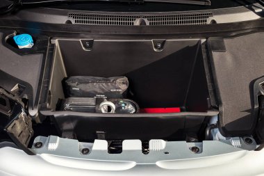 20 Ocak, 2018 - Vinnitsa, Ukrayna. BMW i3 elektrikli araç modeli sunum showroom - başlık altında