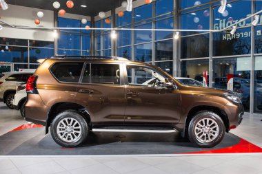 Vinnitsa, Ukrayna - 10 Ocak 2018. Toyota Land Cruise Prado konsept otomobil - sunu showroom