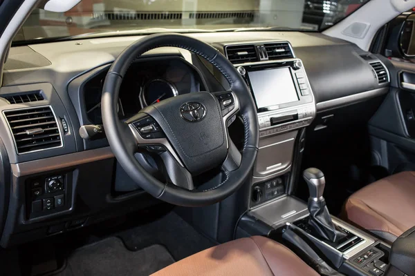 Vinnitsa, ukraine - januar 10, 2018. toyota land cruise prado concept car - interior inside — Stockfoto