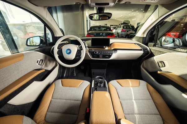 20 janvier 2018 - Vinnitsa, Ukraine. Présentation du modèle de véhicule électrique BMW i3 en salle d'exposition - intérieur intérieur — Photo