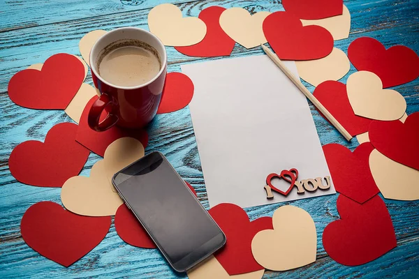 День Святого Валентина фон прикрашений червоними серцями і простір кохання карт / копіювання — стокове фото