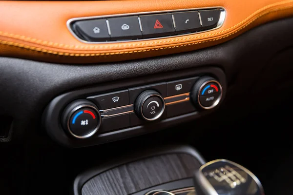 Vinnitsa, Ukraine - February 10, 2018. White Chery Tiggo 7 concept car - interior — Stock Photo, Image