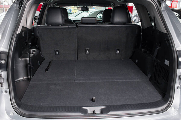 Винница, Украина - 10 января 2018 года. Концептуальный автомобиль Toyota Highlander - багажник
