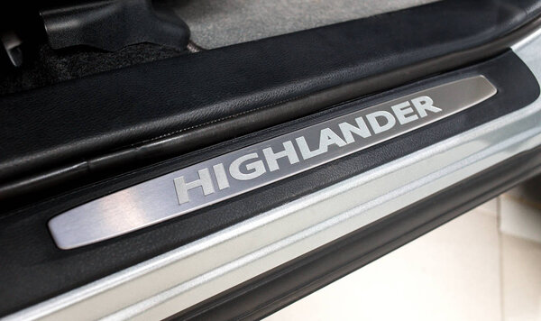 Винница, Украина - 10 января 2018 года. Концепт-кар Toyota Highlander - логотип
