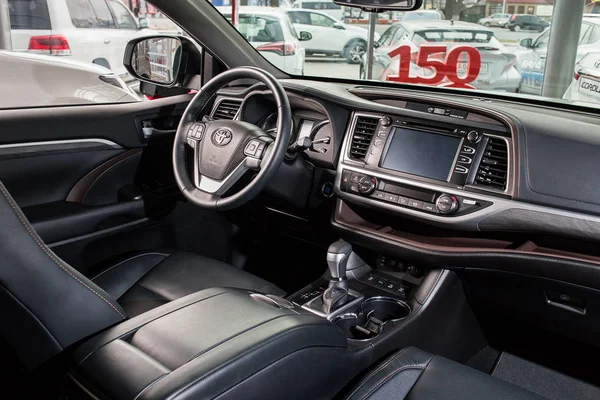Vinnitsa, Ukrajina – 10. ledna 2018. Toyota Highlander koncept vozu - interiéru uvnitř — Stock fotografie