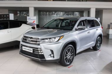 Vinnitsa, Ukrayna - 10 Ocak 2018. Toyota Highlander konsept otomobil - sunu showroom