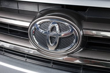 Vinnitsa, Ukrayna - 10 Ocak 2018. Toyota Highlander konsept otomobil - logo