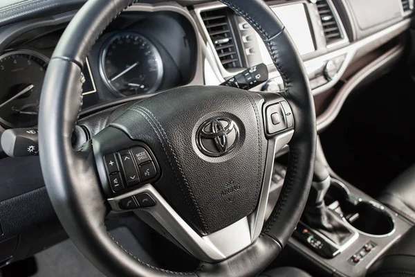 Вінниця, Україна - 10 січня 2018. Toyota Highlander концепт-кар - інтер'єр всередині — стокове фото