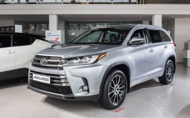 Vinnitsa, Ukrayna - 10 Ocak 2018. Toyota Highlander konsept otomobil - sunu showroom