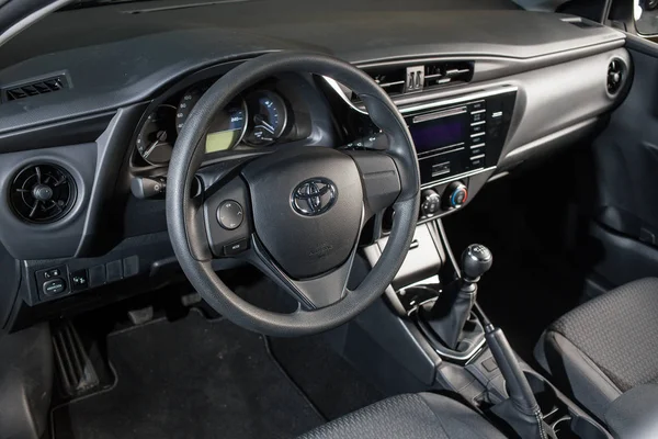 Vinnitsa, Ukrajina – 10. ledna 2018. Toyota Corolla koncept vozu - interiéru uvnitř salon — Stock fotografie