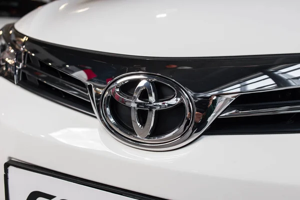 Vinnitsa, Ucrânia - 10 de janeiro de 2018. Toyota Corolla carro conceito - logotipo — Fotografia de Stock