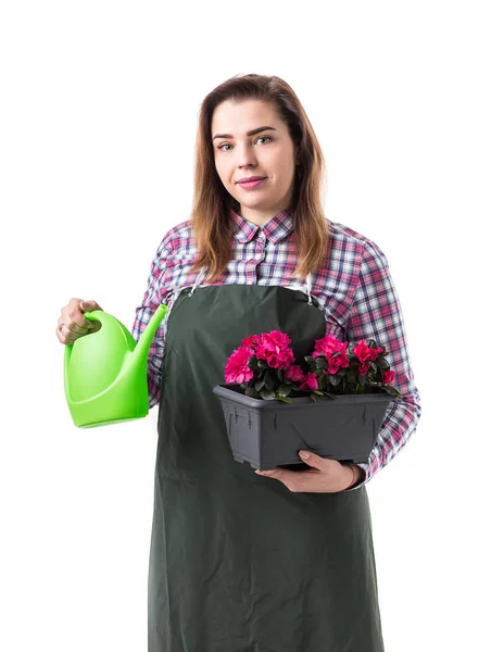 Vrouw professionele tuinman of bloemist in schort bloemen te houden in een pot en tuinieren hulpmiddelen geïsoleerd op witte achtergrond — Stockfoto