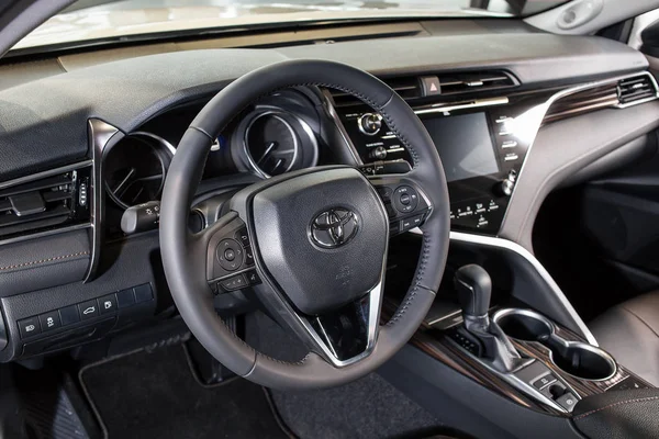 Vinnitsa, Ucrânia - 18 de março de 2018. Carro conceito Toyota Camry - interior dentro — Fotografia de Stock