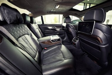 24 Nisan, 2018 - Vinnitsa, Ukrayna. BMW 750i konsept otomobil - içinde iç