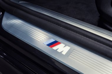 24 Nisan, 2018 - Vinnitsa, Ukrayna. BMW 750i konsept otomobil - logo