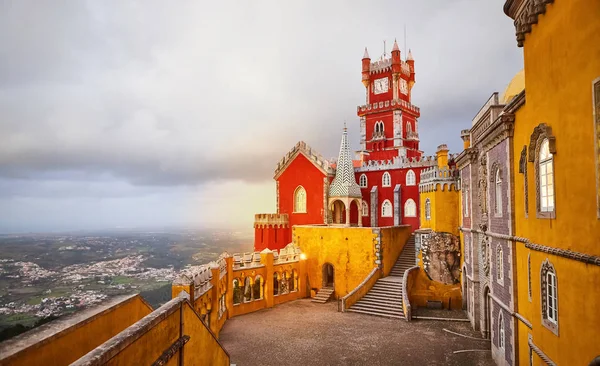 Pena Palota, Sintra, Lisszabon, Portugália. Híres mérföldkő. Európa legszebb kastélyai — Stock Fotó