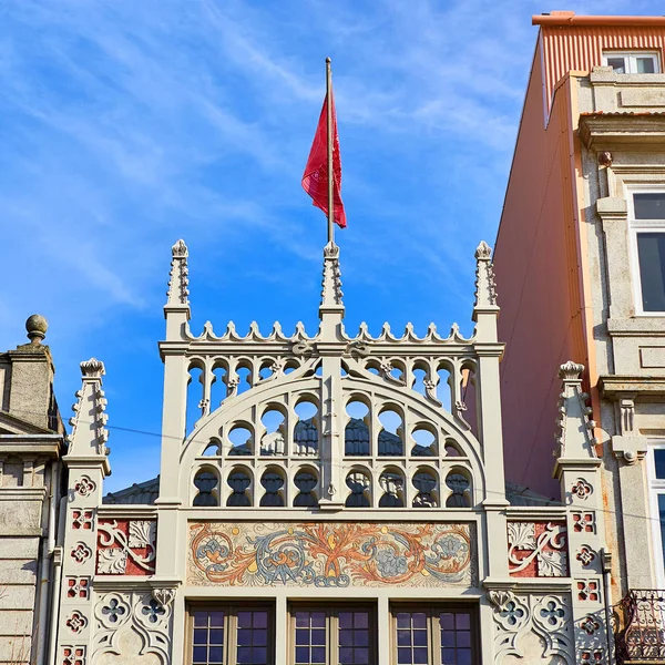 Porto, Portugal - 11 december 2018: Buitenaanzicht bibliotheek Livraria Lello in historisch centrum van Porto, beroemd om Harry Potter film. — Stockfoto