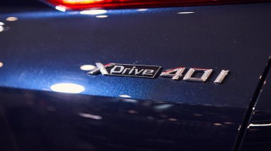 31 Ocak 2020, Vinnitsa, Ukrayna. Showroom 'da yeni Bmw X6 araba sunumu - logo