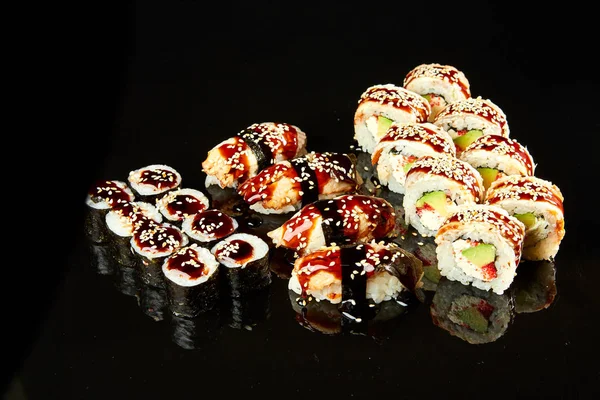 Vari Tipi Set Sushi Roll Serviti Pietra Nera Cibo Giapponese — Foto Stock